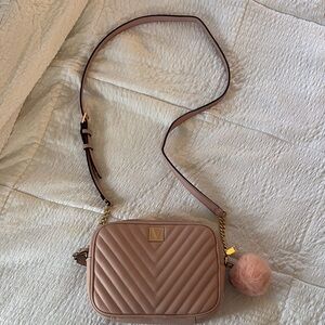 Crossbody bag with matching wallet.
Victoria’s Secret.